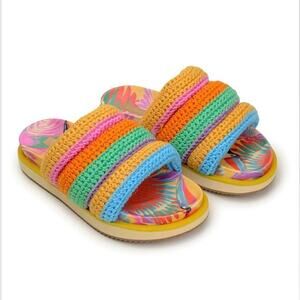 Farm Rio crochet parrot side slipper sandals size 10